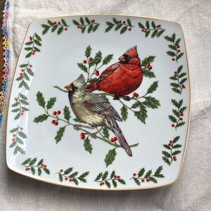 Vintage Cardinals Holly 8” plate by living Quarters .